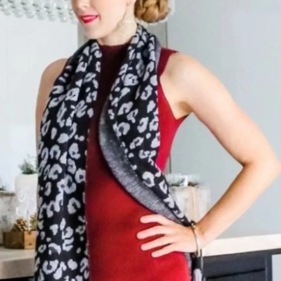 Calvin Klein reversible scarf - Picture 1 of 13